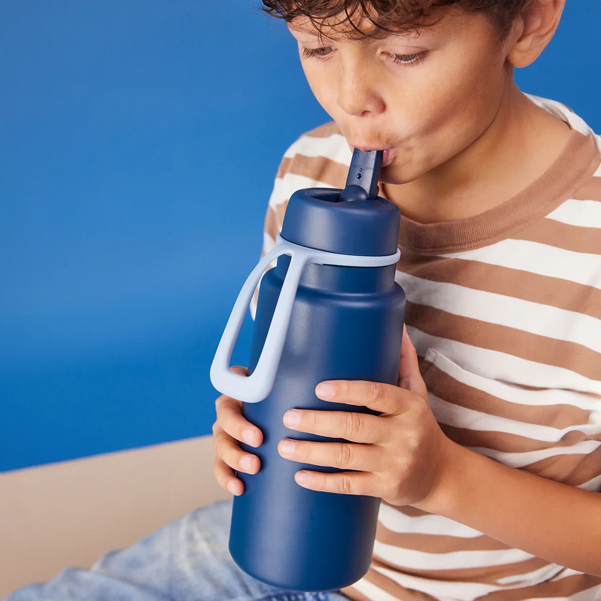34oz insulated water bottle with flip top - midnight - Image 3